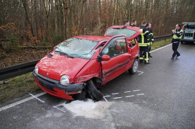 Grossbettlingen: PKW geraet ins Schleudern und prallt gegen Leitplanke